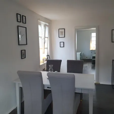 Gemuetliche *zentral* *netflix* *parkplatz* 바트라아스페